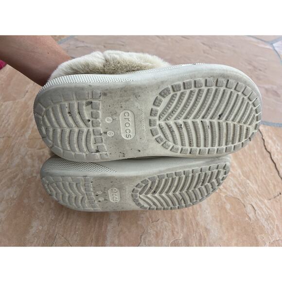 Women's Fuzzy Lined Crocs Platform Shoes 6 LS - Picture 4 of 4